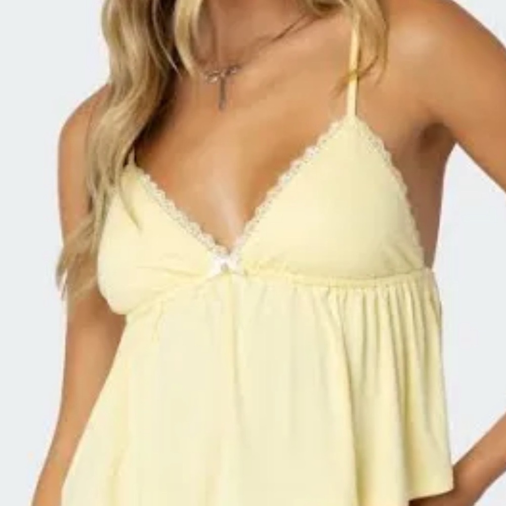 EDIKTED YELLOW BUFFY BABYDOLL TOP
